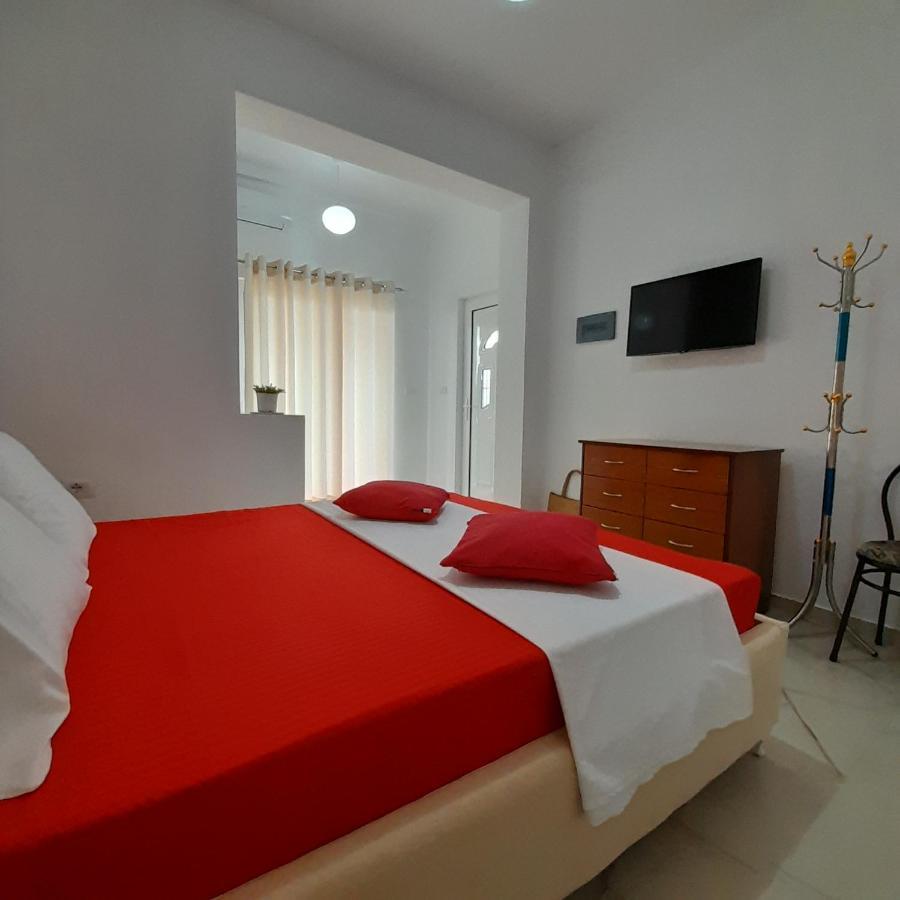 Denni'S Home Sarandë 外观 照片
